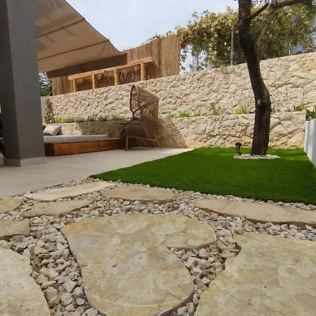 アパート Sunset ニヴィーチェ